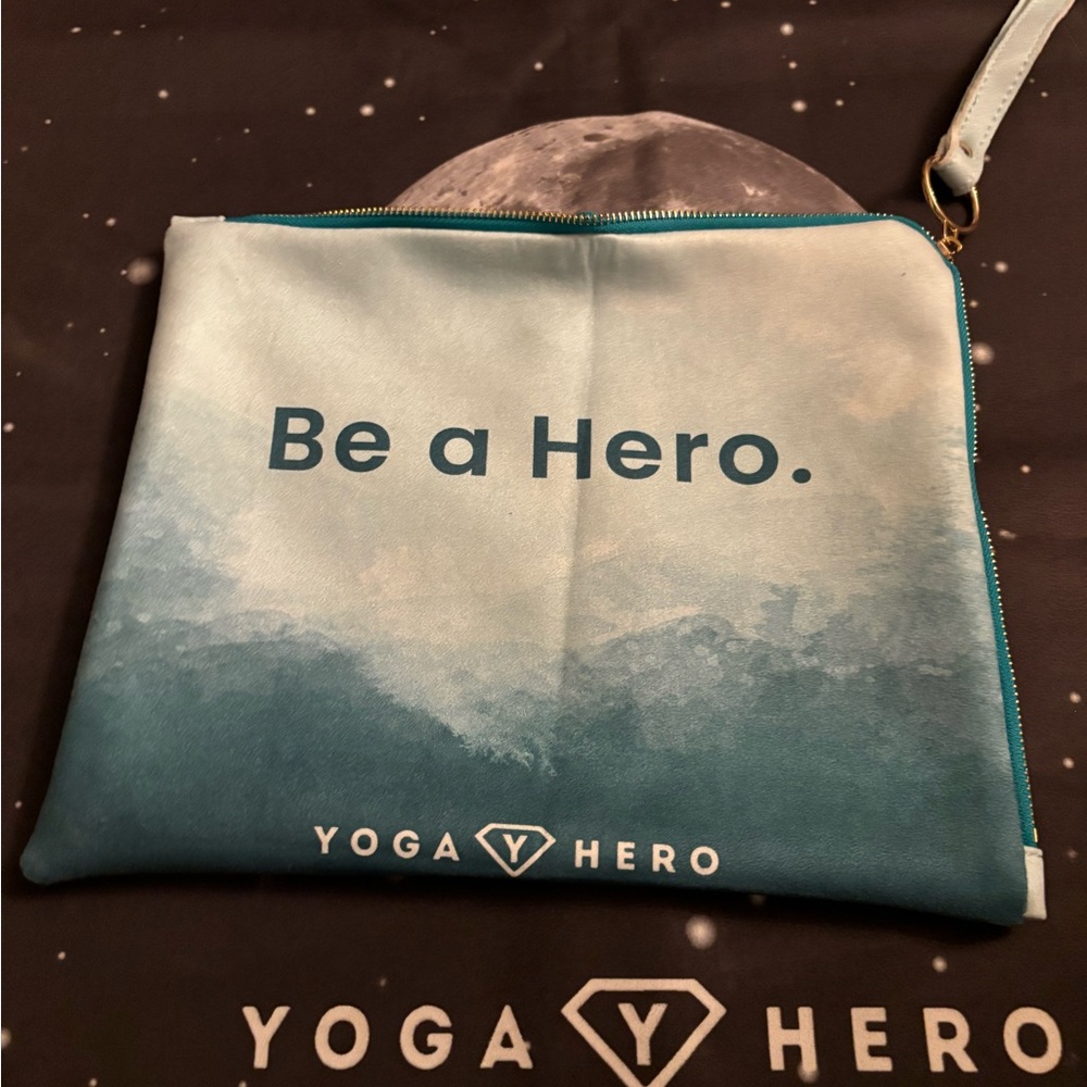 YOGA HERO lightweight Black Moon Phase Yoga Mat with Teal Carry Pouch - Picture 3 of 3